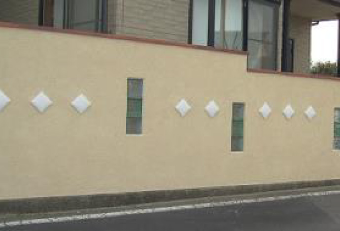塗塀／ブロック積みの表面に自在に施工可能